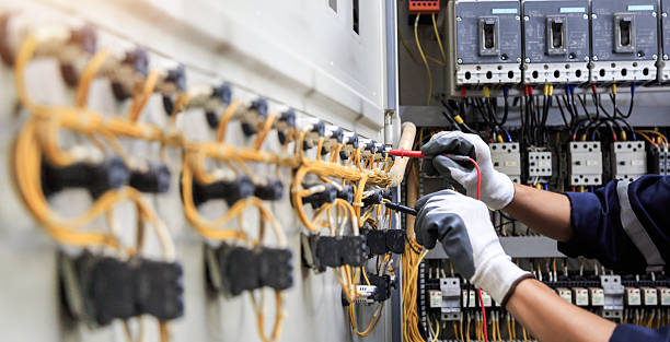 Professional Electrician technician working in Durant, MS